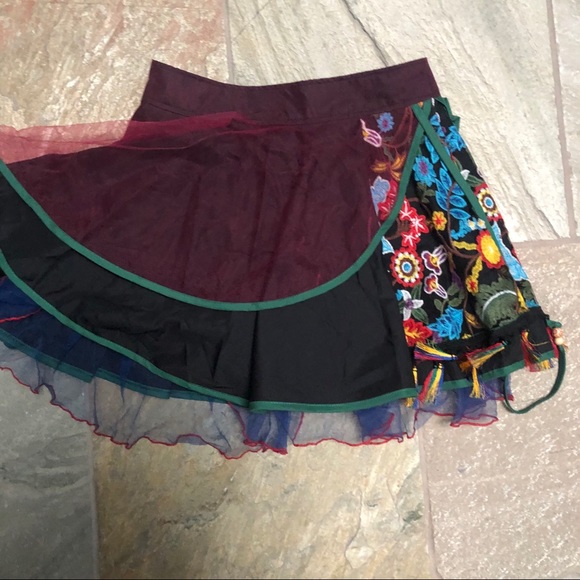 NWT Embroidered layered skirt - Picture 4 of 7